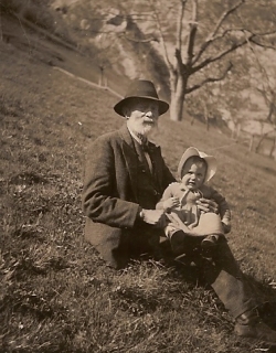 Grossvater Theodul Tenud mit Erna.jpg